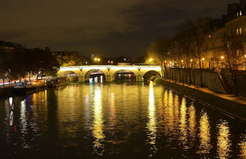 浪漫的塞纳河玛丽桥夜景高清图片下载