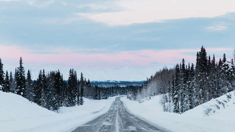 冬天积雪路面山景图片素材