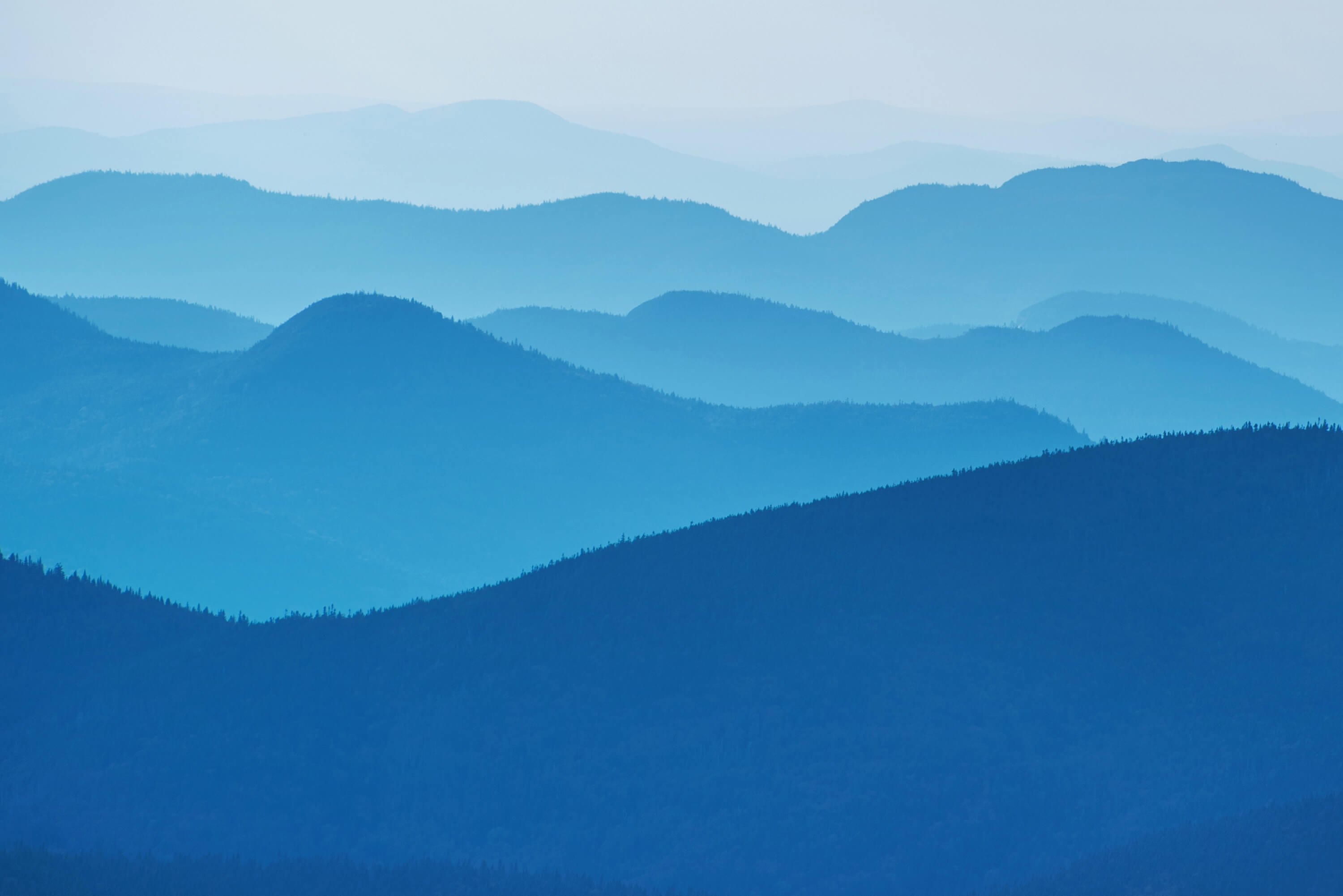 藍色系層巒疊嶂高山背景素材